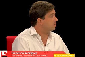 SURF EM PORTUGAL - O MELHOR AINDA ESTÁ PARA VIR