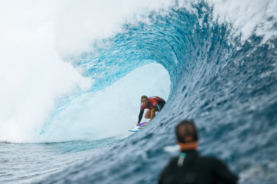 Yolanda Hopkins cai nos quartos em Fiji e confirma-se entre as melhores em ondas de consequência