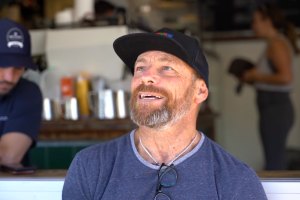 Tom Carroll fala sobre a sua história ao canal “Série ao Fundo”