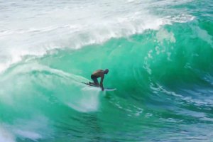 A sessão de surf secreta de Kelly Slater, Kolohe Andino, Koa Smith e cia em Uluwatu