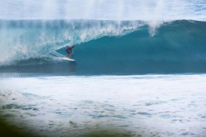 MIGUEL TUDELA FRATURA COSTELAS E FICA IMPEDIDO DE COMPETIR NO BILLABONG PIPE MASTERS