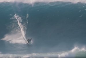 TERESA BONVALOT MOSTRA À VONTADE NA SUA ESTREIA A SURFAR AS ONDAS GRANDES DA NAZARÉ