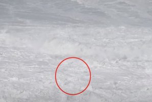A queda impressionante de Rafael Tapia numa onda de 20 metros, apanhando depois com 5 ondas em cima