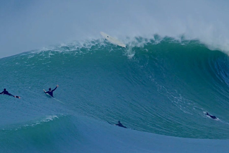 Hossegor é atingido pelo maior swell dos últimos anos com tubos XXL