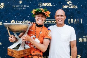 Gilmore &quot;estava destinada a ser a melhor&quot; - Kelly Slater parabeniza os Campeões do Mundo