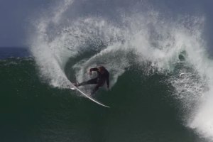 IRMÃOS COFFIN E COMPANHIA DÃO SHOW DE POWER SURFING EM ÁFRICA DO SUL