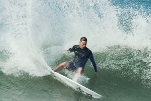 Andino, Igarashi e Dunphy aquecem motores em Trestles