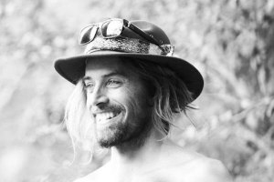 DAVE RASTOVICH CRIA HORTA PARA ALIMENTAR A SUA COMUNIDADE LOCAL