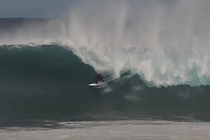 Nathan Florence conta a sua aventura de surf nos slabs dos Açores