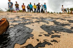 DERRAME DE PETRÓLEO PODE DANIFICAR PERMANENTEMENTE ECOSSISTEMA MARINHO NO BRASIL