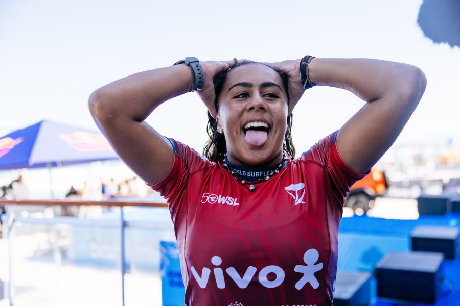 Tya Zebrowski, de apenas 15 anos, faz história e está na final do VIVO Rio Pro