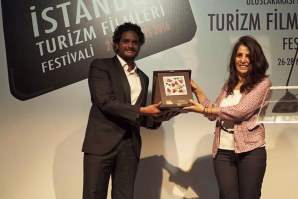 Rui Costa a receber o prémio no Instanbul Tourism Festiva