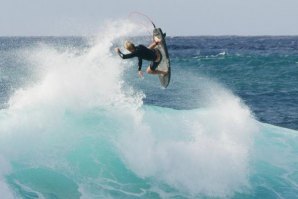 A NATURALIDADE DO SURF DE JOHN JOHN FLORENCE NUMA PRANCHA DE FOIL SINGLE FIN ASSIMÉTRICA