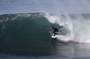 Surfistas Profissionais dão show na onda de Backdoor na Ericeira