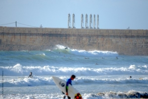 PICO DO PONTÃO ( PORTO DE MAR) DE MATOSINHOS TEM PRODUZIDO BOAS ONDAS