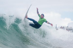 VASCO RIBEIRO SAI DE CABEÇA ERGUIDA DO SYDNEY SURF PRO  