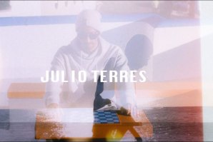 Julio Terres explora as ondas da Reserva Mundial de Surf