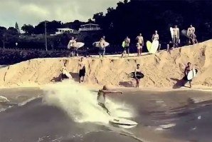 KELLY SLATER A SURFAR O RIO DE WAIMEA