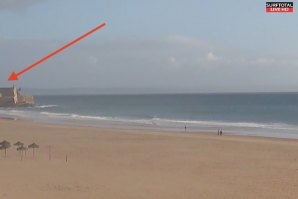 A Praia da Torre fica situada próxima da Praia de Carcavelos, no sentido Cascais - Lisboa