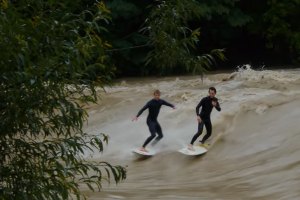O SURF NUM RIO DA SUÍÇA