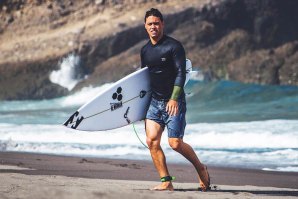 Tomás Fernandes, 21 anos, um dos valores do surf nacional. 
