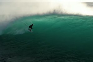 TUBOS DUPLOS NUMA GRANDE ONDULAÇÃO EM BALI