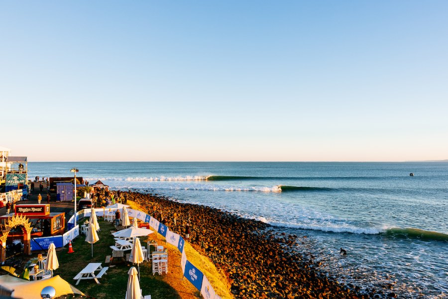 Boas notícias para o New Zealand Pro: Swell entra mais cedo e haverá ondas a partir de sexta feira