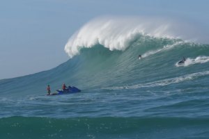 ONDAS GRANDES TAMBÉM ATINGIRAM BELHARRA