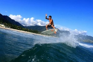 Gabriel Medina, com 13 anos. a treinar em Maresias
