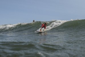 João durante uma surfada com o Rui Anglet