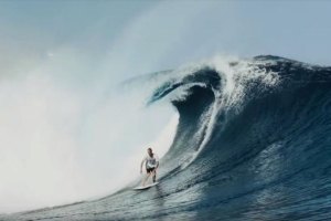 Jake Kelley a surfar as ondas de Cloudbreak com a Hypto Krypto 5'4