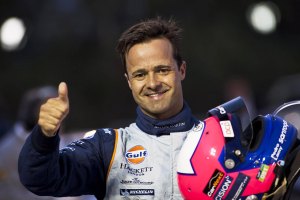 Aos 46 anos, Pedro Lamy aproveita ao m&aacute;ximo as ondas do Oeste portugu&ecirc;s. 