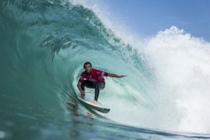 Frederico Morais contra Imaikalani deVault e Ethan Ewing na etapa inaugural do CT 2022 em Pipeline