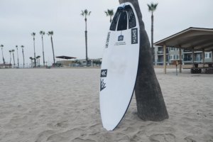 KEVIN SHULZ E DAN MANN MOSTRAM O NOVO MODELO DE PRANCHA DE SURF DOMINATOR II