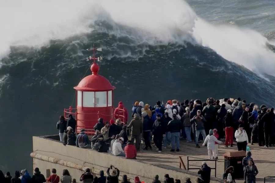 Nazaré vai ferver este sábado: Vê o TUDOR Nazaré Big Wave Challenge em DIRETO na SurfTotal