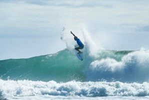 Kikas a soltar o tail em Snapper Rocks.