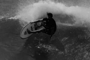 “ON THE FENCE” O SURF PROGRESSIVO DE DANE REYNOLDS ESTÁ BEM VIVO