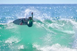 FILHO DE YADIN NICOL É SENSAÇÃO DO SURF NAS REDES SOCIAIS COM APENAS 7 ANOS DE IDADE
