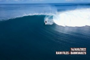 Swell épico trouxe uma manhã de muito surf em Bank Vaults, nas Mentawai