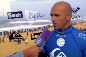 Kelly Slater apos o seu heat dos round 5 onde eliminou Taj Burrow