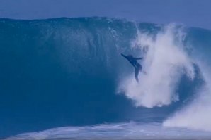 Nathan Florence surfa Cave, na Ericeira