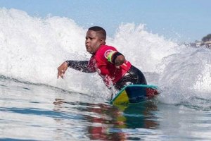 SURFISTA COM DEFICIÊNCIA MOTORA FAZ O SEU PRIMEIRO TUBO NO SURF RANCH