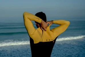 Deeply lança no mercado o modelo Limitless - um fato de Surf à base de Mineralprene
