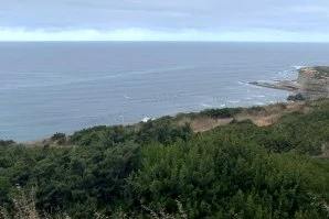 Ericeira durante um dia raro de ondas pequenas este verão