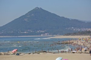 Praia de Moledo durante um ano normal