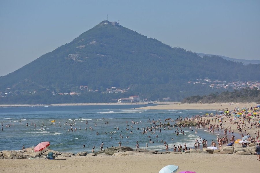 Praia de Moledo com interdição parcial à circulação e prática balnear por motivos de segurança