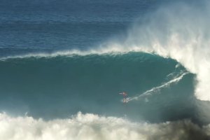 BEN GRAVY SURFA AS MAIORES ONDAS DA SUA VIDA NO HAVAI REBOCADO POR JAMIE O’BRIEN