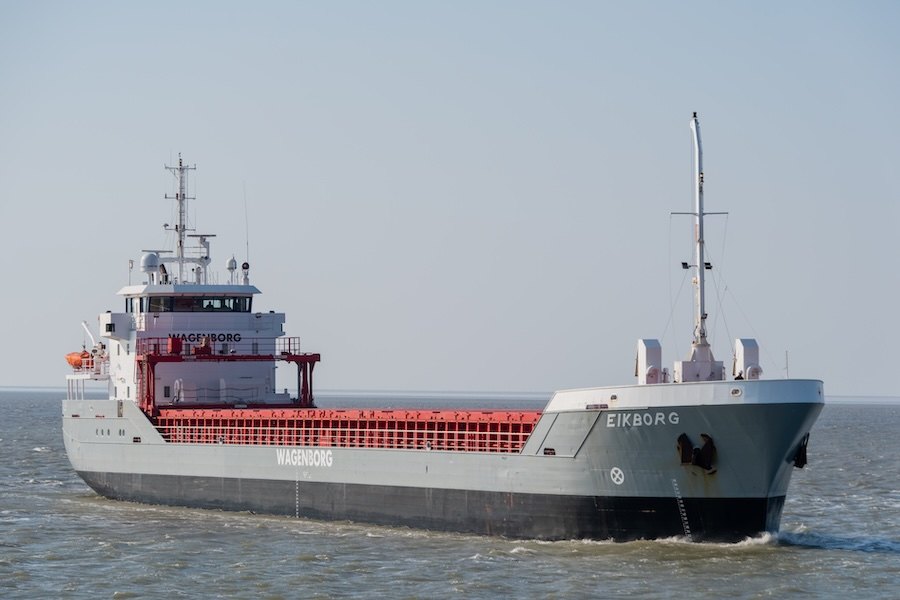 Cargueiro à deriva à saída da barra da Figueira da Foz corre risco de naufrágio e levanta alerta ambiental