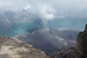 O monte Barujari entrou em erupção ontem, sem aviso