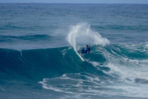 Vasco Ribeiro na onda da Ponta Pequena